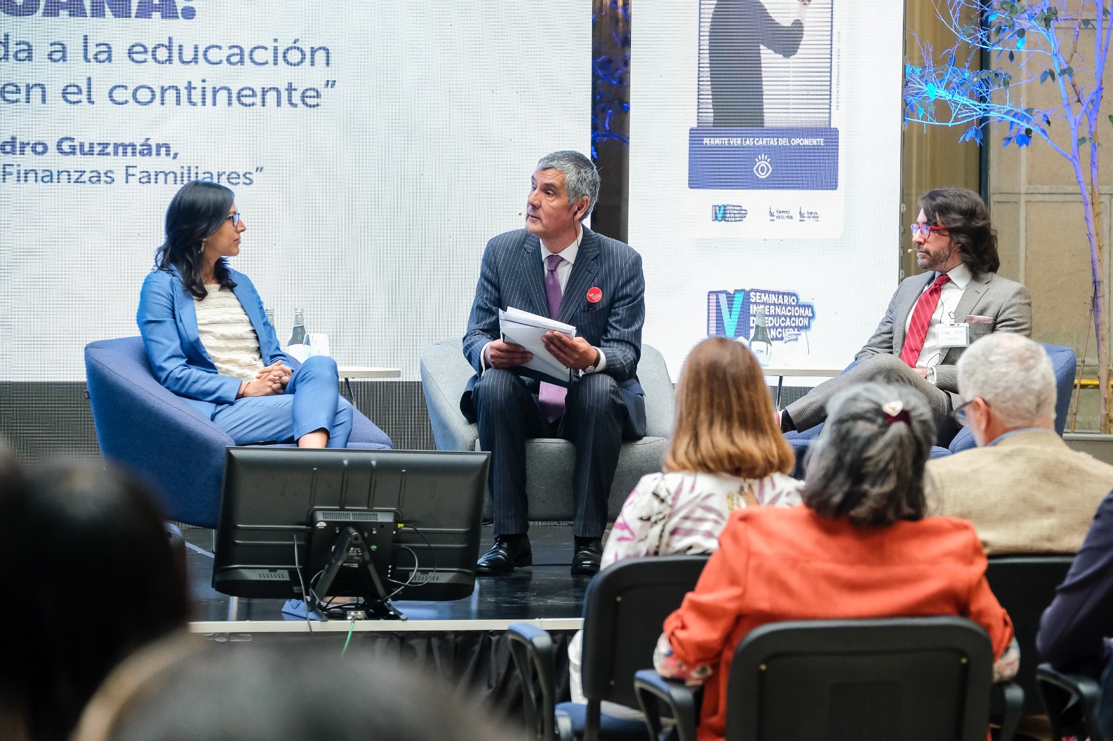 Alejandro Guzmán en seminario de educación financiera